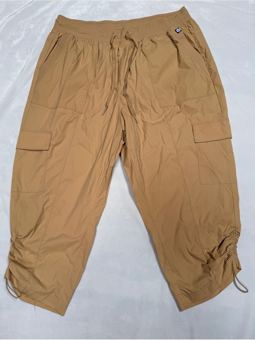 Women’s Tan Cargo Drawstring cropped pants